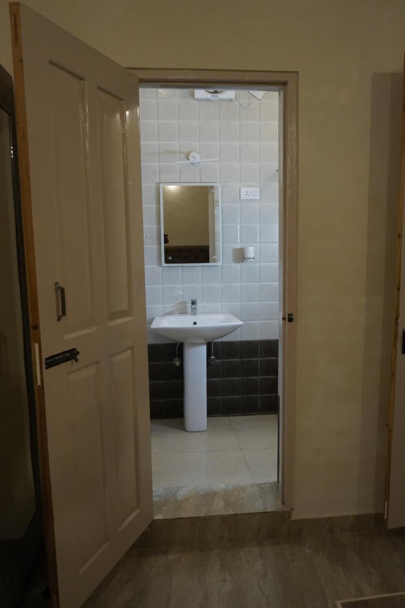 Farsal Villa Srīnagar Екстериор снимка