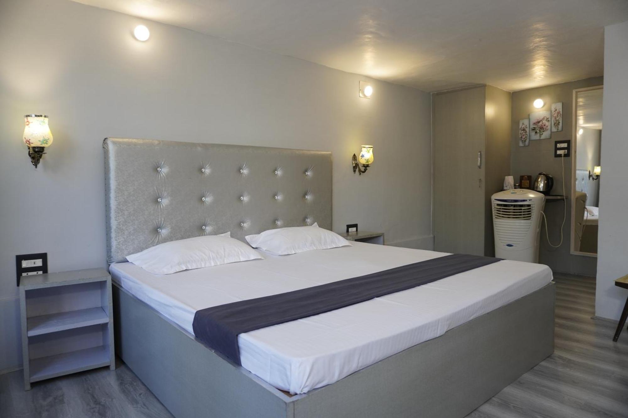 Farsal Villa Srīnagar Екстериор снимка
